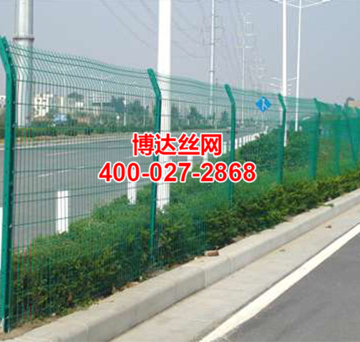 <b>武汉道路护栏对城市的发展作用有哪些？</b>