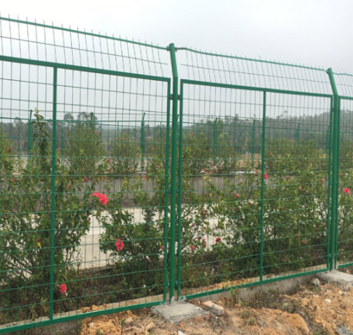 武汉围栏厂家谈道路绿化带护栏的用途